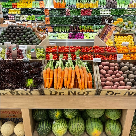 Meet your Posher, Cynthia - Picture 3 of 7